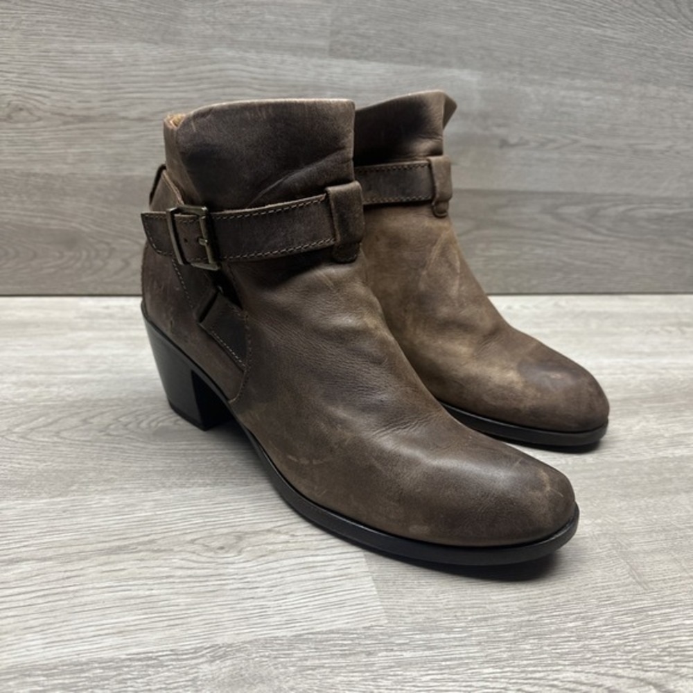 B.O.C Brown Leather Womans‎ Size 8 Heel Ankle Booties. Very Nice Winter Boots.